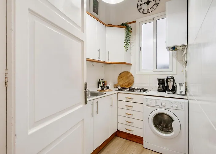 Whisper-quiet 2br Near Sagrada *