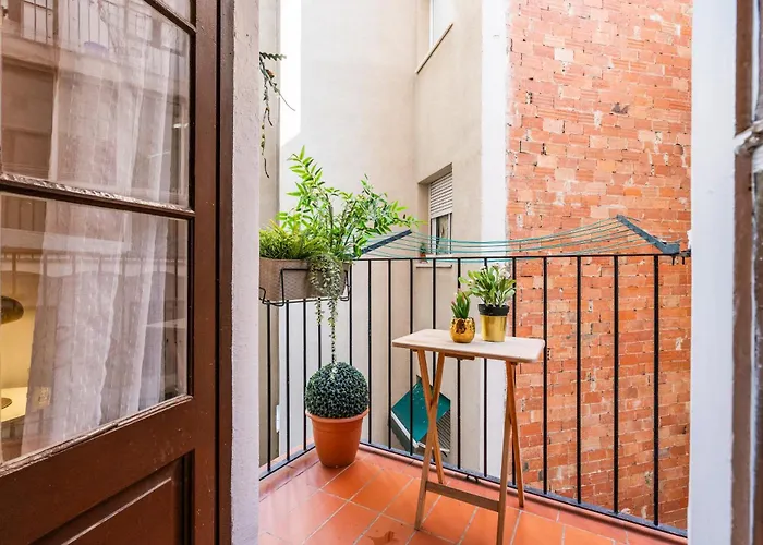 Whisper-quiet 2br Near Sagrada *